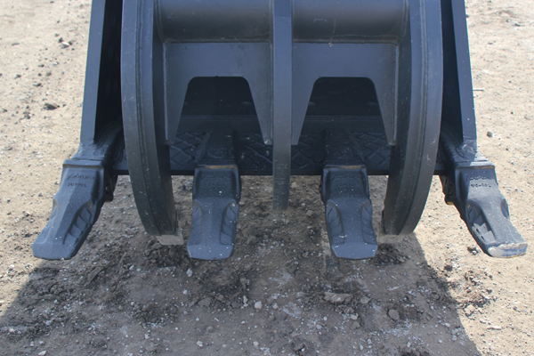 ES-Hydraulic-Thumbs-photo_05