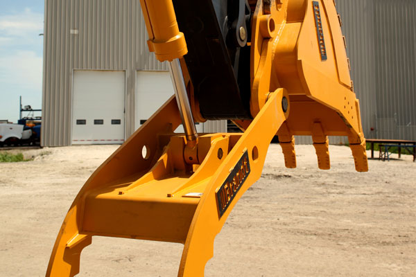 Standard-Hydraulic-Thumb-photo_05