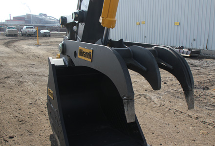 ES-Hydraulic-Thumbs