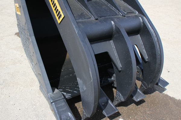 ES-Hydraulic-Thumbs-photo_04